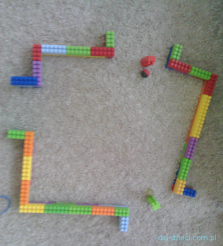 Gra w pi�karzy z klock�w