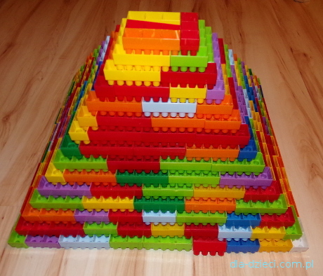 piramida z klock�w